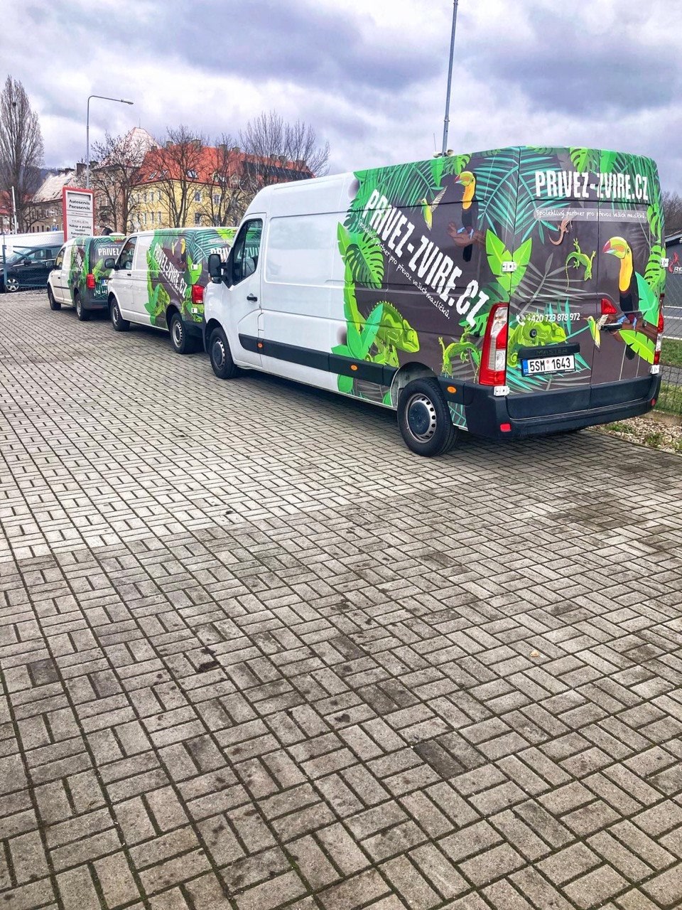 Flotila vozů Přivez-Zvíře na parkovišti